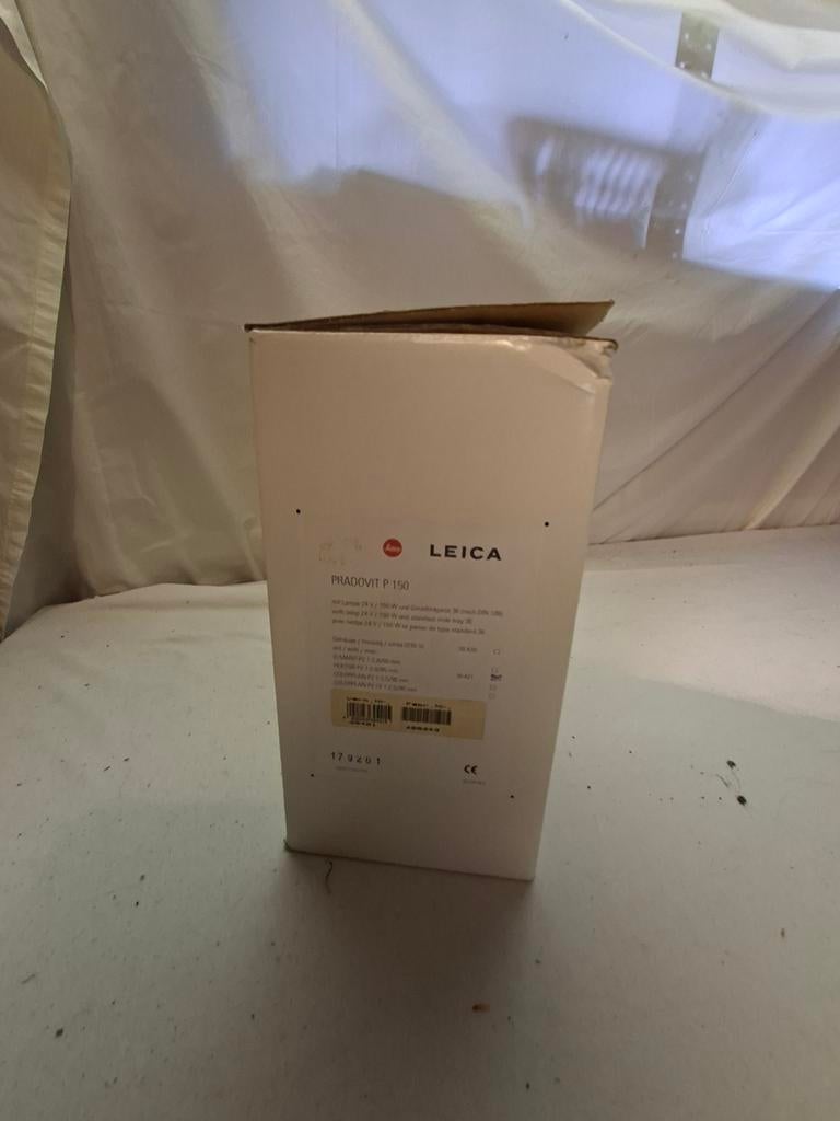 Leica Pradovit P 150 Diaprojector - Zo goed als nieuw, Audio, Tv en Foto, Diaprojectors, Ophalen of Verzenden, Zo goed als nieuw