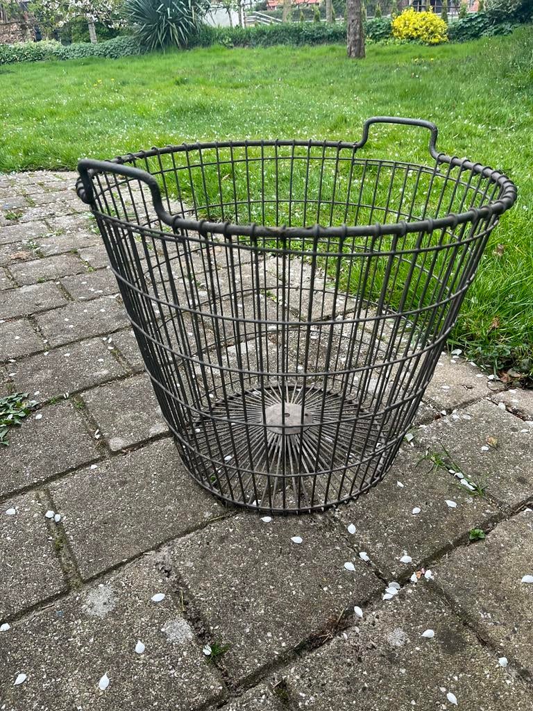 Vintage IJzeren Aardappelmand - Robuust en Decoratief, Huis en Inrichting, Woonaccessoires | Schalen en Manden, Overige materialen