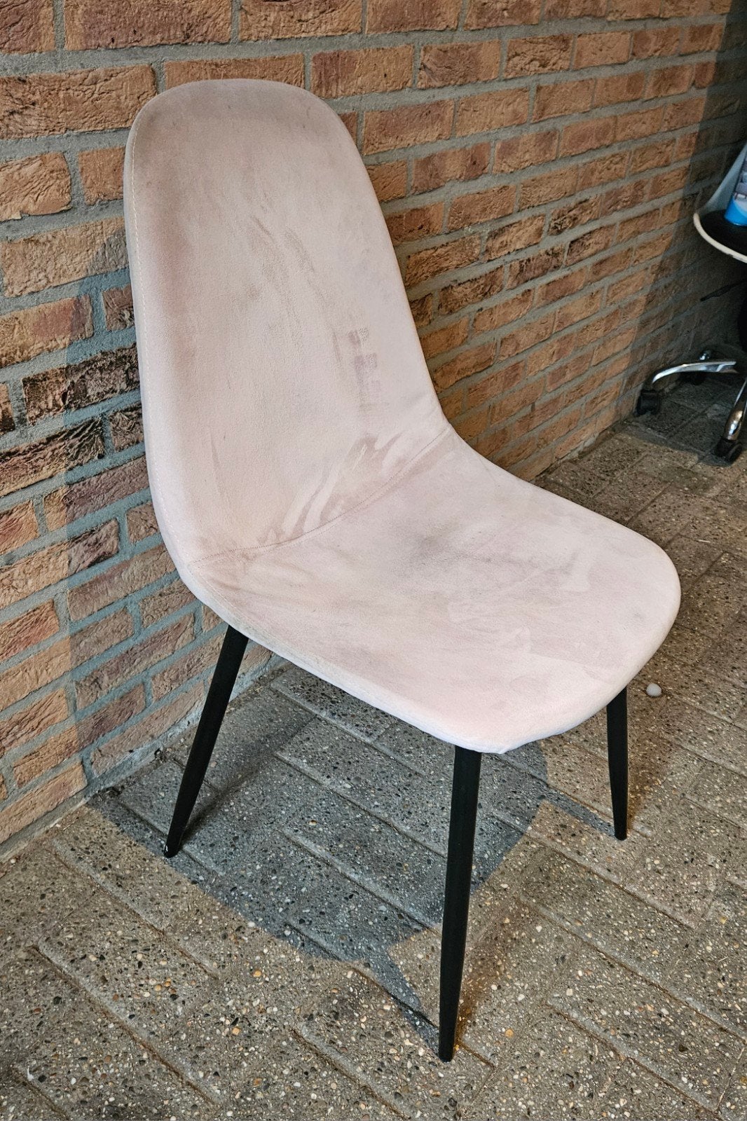 Lichtroze eetkamerstoel met zwarte poten Gratis afhalen!, Ophalen, Gebruikt, Overige kleuren, Stof