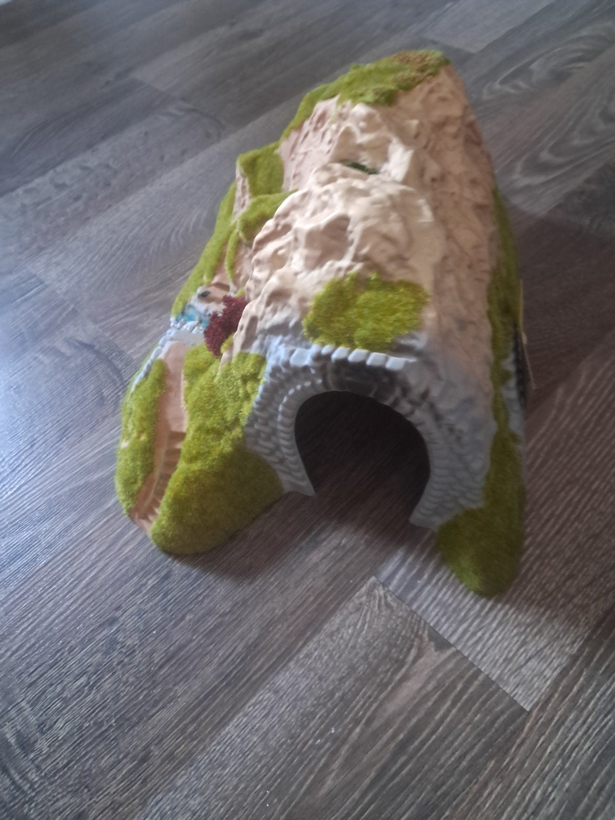 Mooie tunnel voor modelspoorbaan - Zo goed als nieuw, Hobby en Vrije tijd, Modeltreinen | H0, Overige merken, Gelijkstroom of Wisselstroom