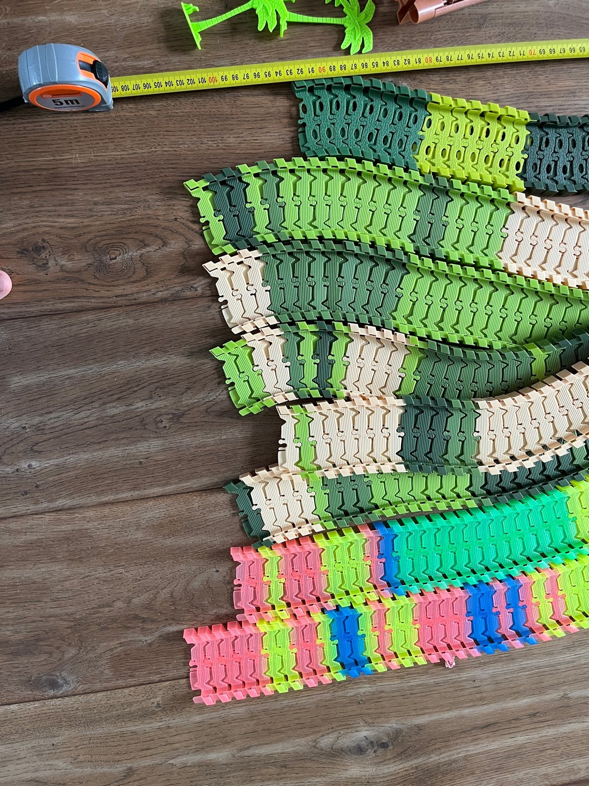Dino World Racebaan Set met Accessoires, Kinderen en Baby's, Speelgoed | Speelgoedvoertuigen, Ophalen, Gebruikt
