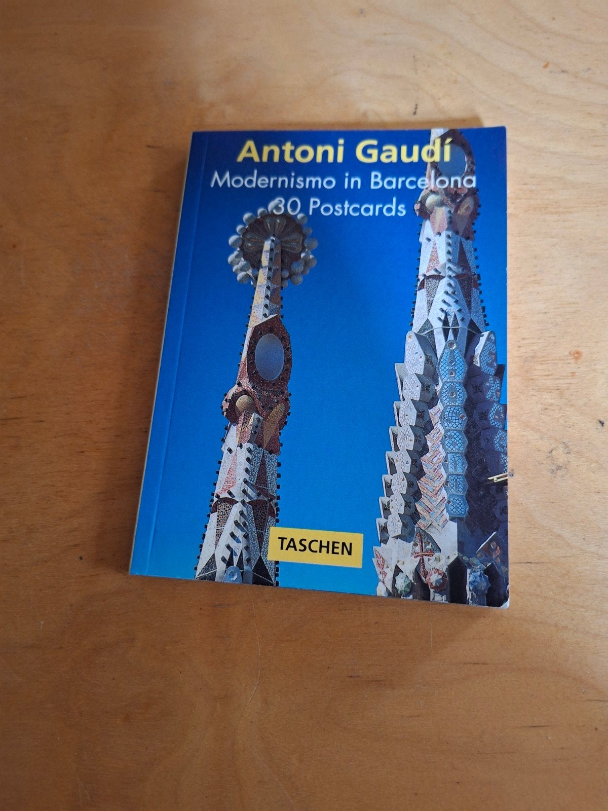 Antoni Gaudí: Modernismo in Barcelona - 30 Postcards, Verzamelen, Ophalen of Verzenden