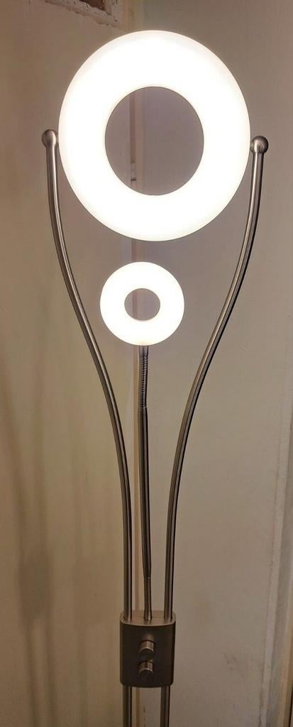 Moderne LED Vloerlamp Rennes Metaal  Chroom deze moderne, Ophalen, Zo goed als nieuw, Metaal, 150 tot 200 cm