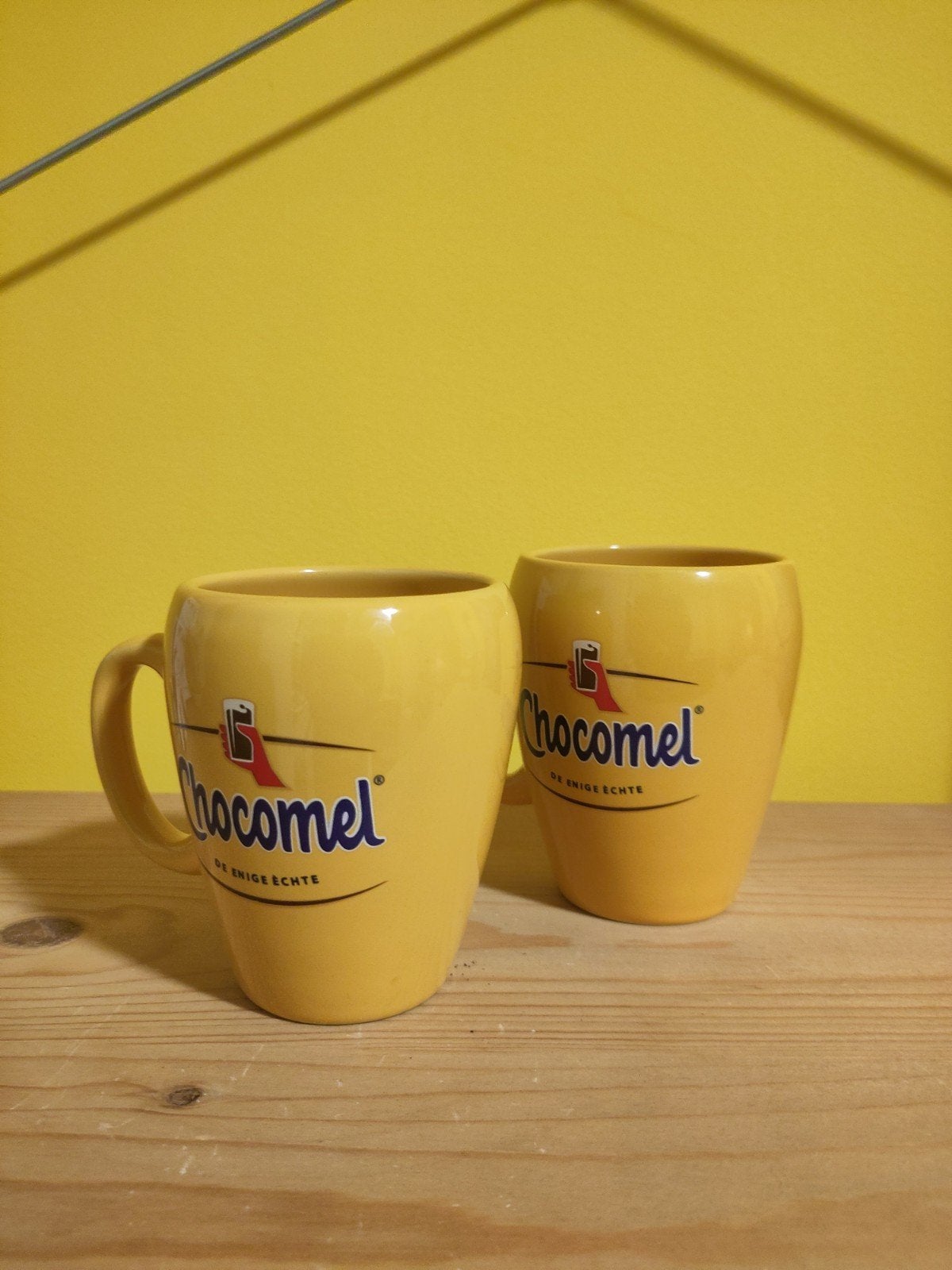 Chocomel set 2 mokken, Ophalen, Zo goed als nieuw, Geel, Overige merken