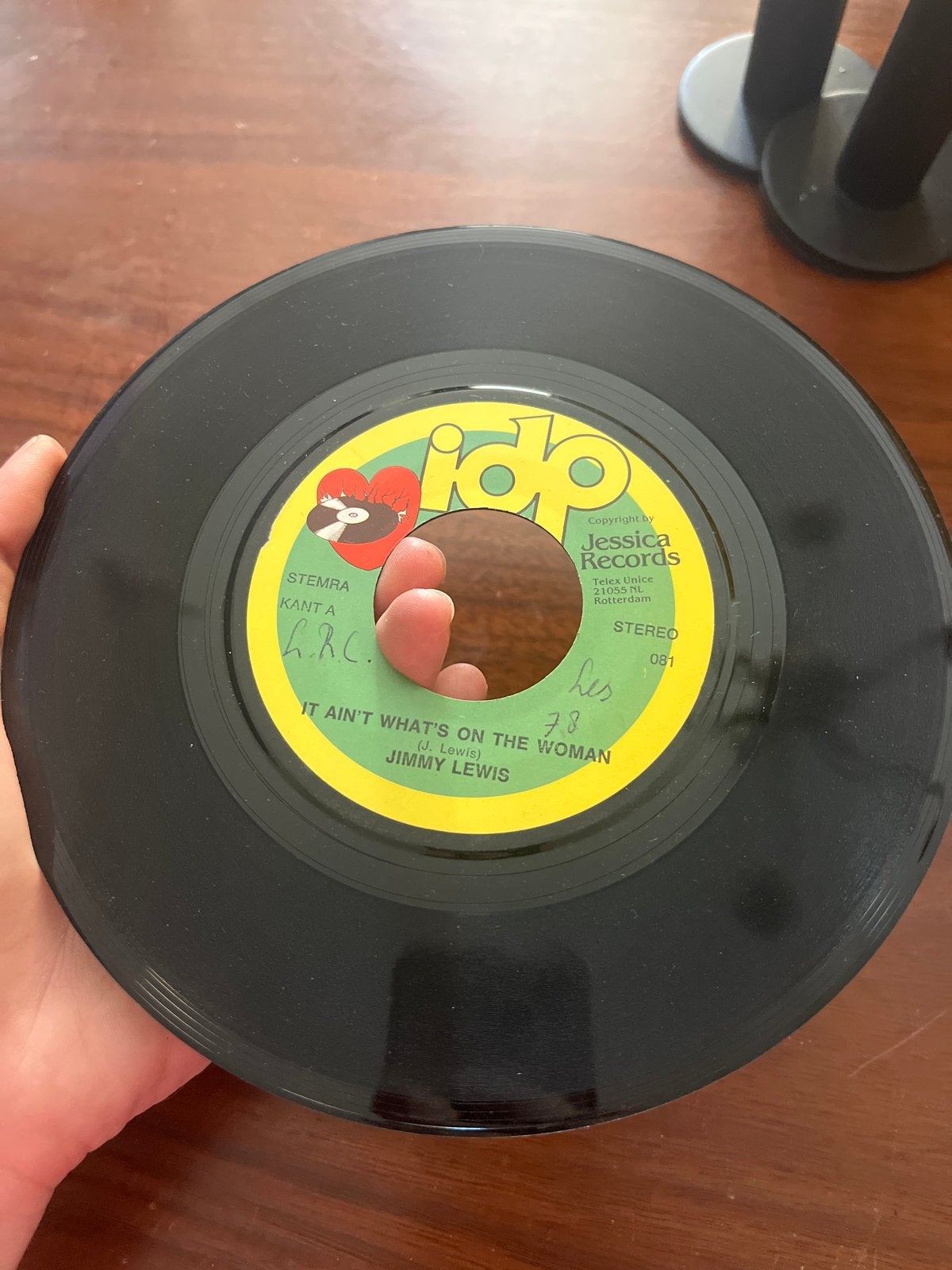 Jimmy Lewis - It Ain't What's On The Woman / There Ain't No, Gebruikt, 7 inch, Ophalen of Verzenden, EP