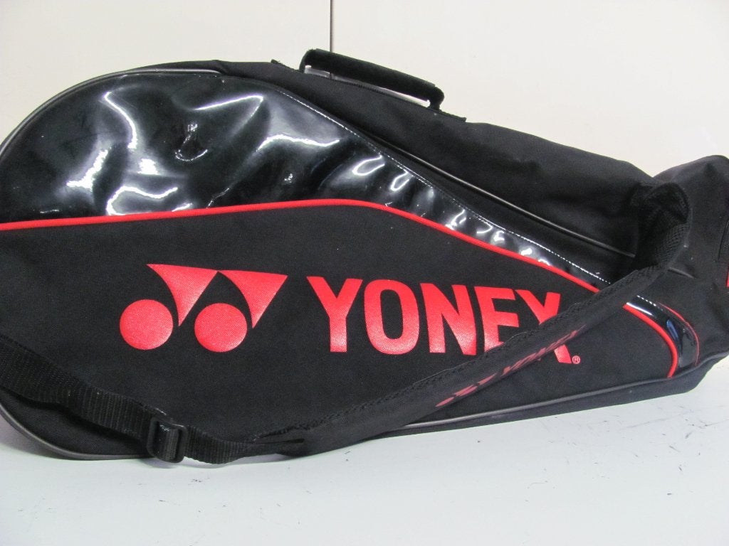rood/zwarte Yonex tennistas met schouderband, Ophalen of Verzenden, Zo goed als nieuw, Tas, L2