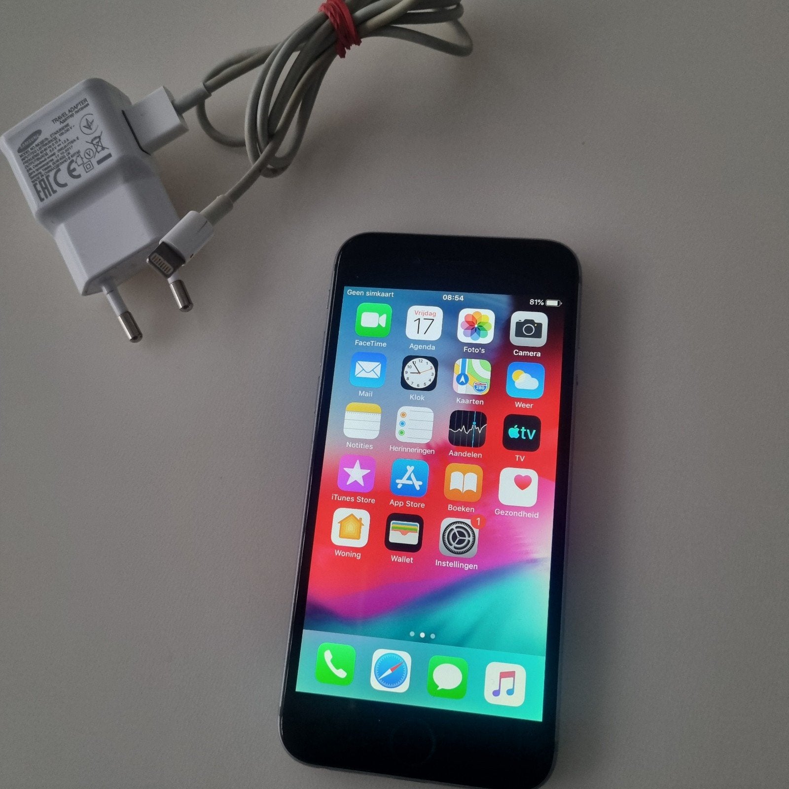 APPLE IPHONE 6 met Simlockvrij en oplader 16 GB., Telecommunicatie, Mobiele telefoons | Apple iPhone, Ophalen of Verzenden, Zo goed als nieuw