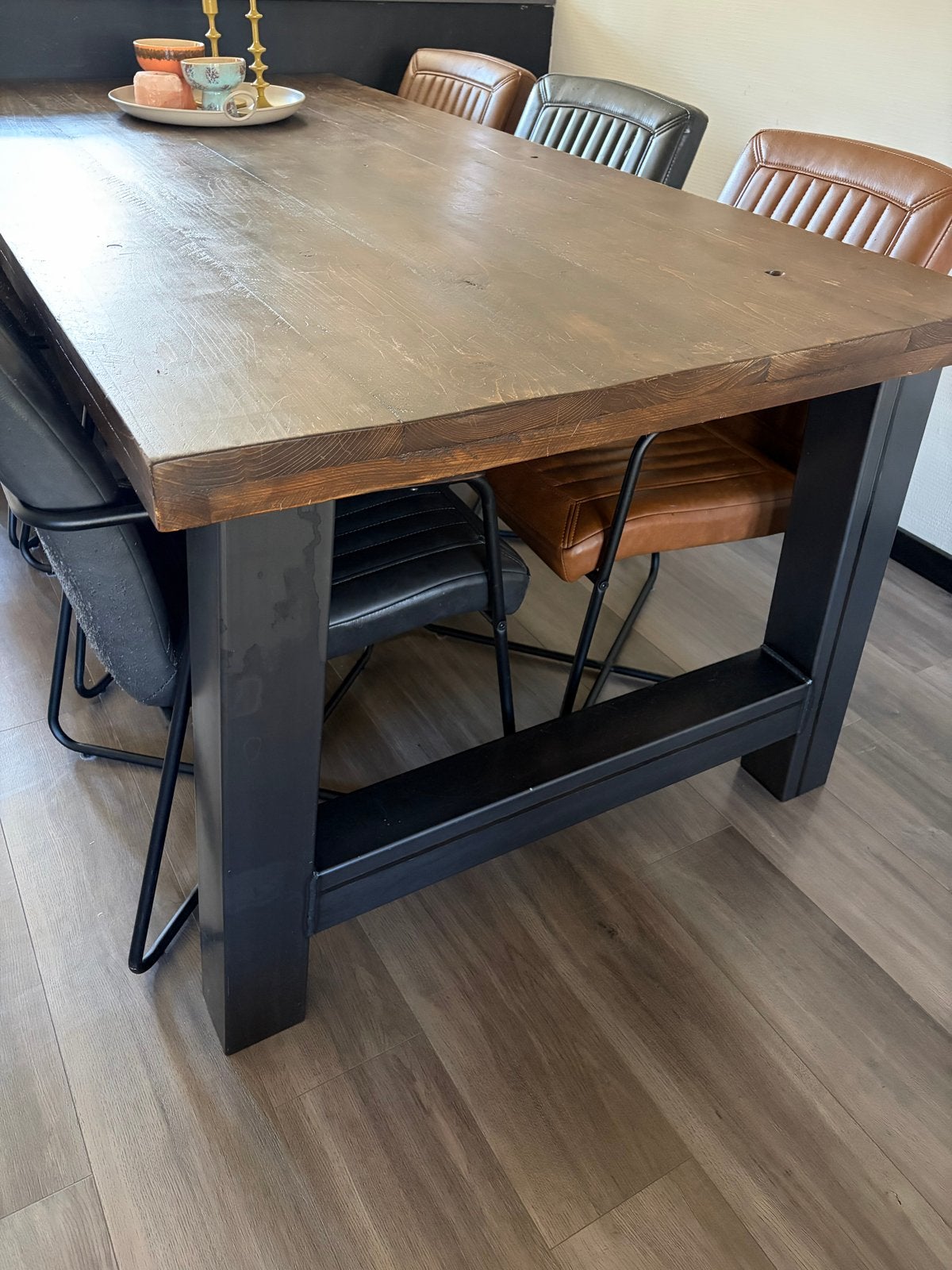 Handgemaakte tafel met stalen poten - 200x100cm, Huis en Inrichting, Tafels | Eettafels, Ophalen, Gebruikt, 100 tot 150 cm, 150 tot 200 cm