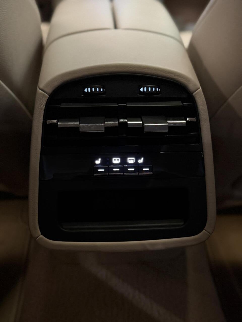 Foto 53 van Maserati Quattroporte 3.8 GTS V8|Pano|Vossen|Maxton|B&W|22"