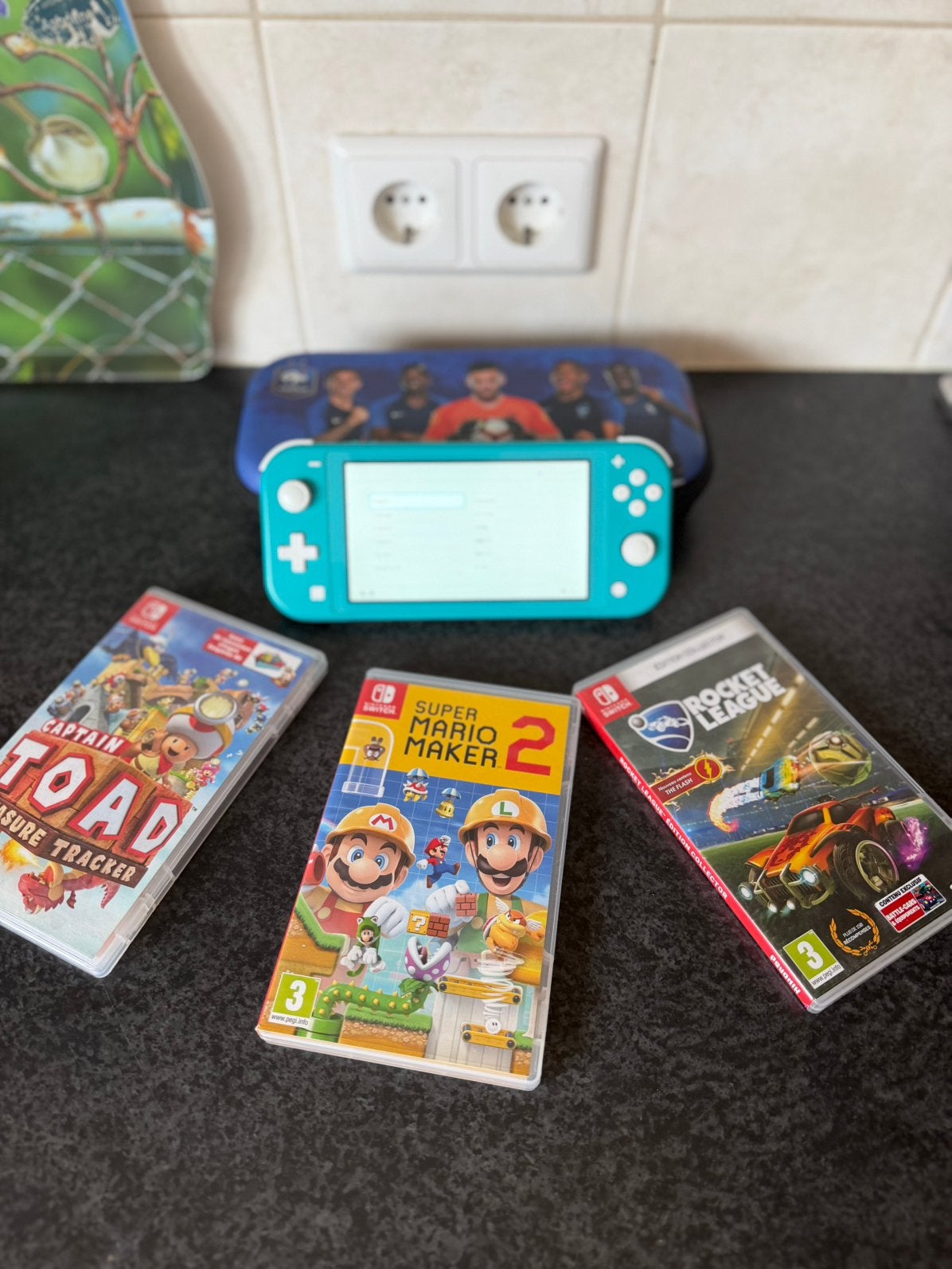 Nintendo switch lite + 3 spellen, Spelcomputers en Games, Spelcomputers | Nintendo Switch Lite, Ophalen of Verzenden, Zo goed als nieuw