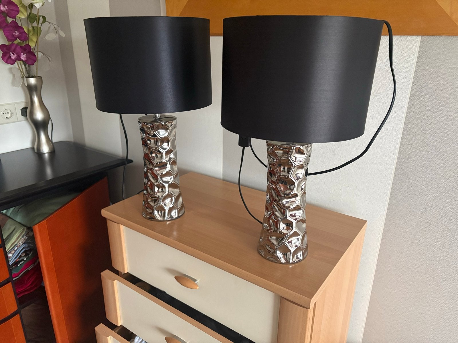 Set van 2 zilverkleurige tafellampen met zwarte kap, Ophalen, Gebruikt, E27 (groot), Met kap