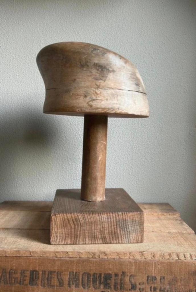 Franse houten hoedenmal op standaard, Antiek en Kunst, Ophalen of Verzenden