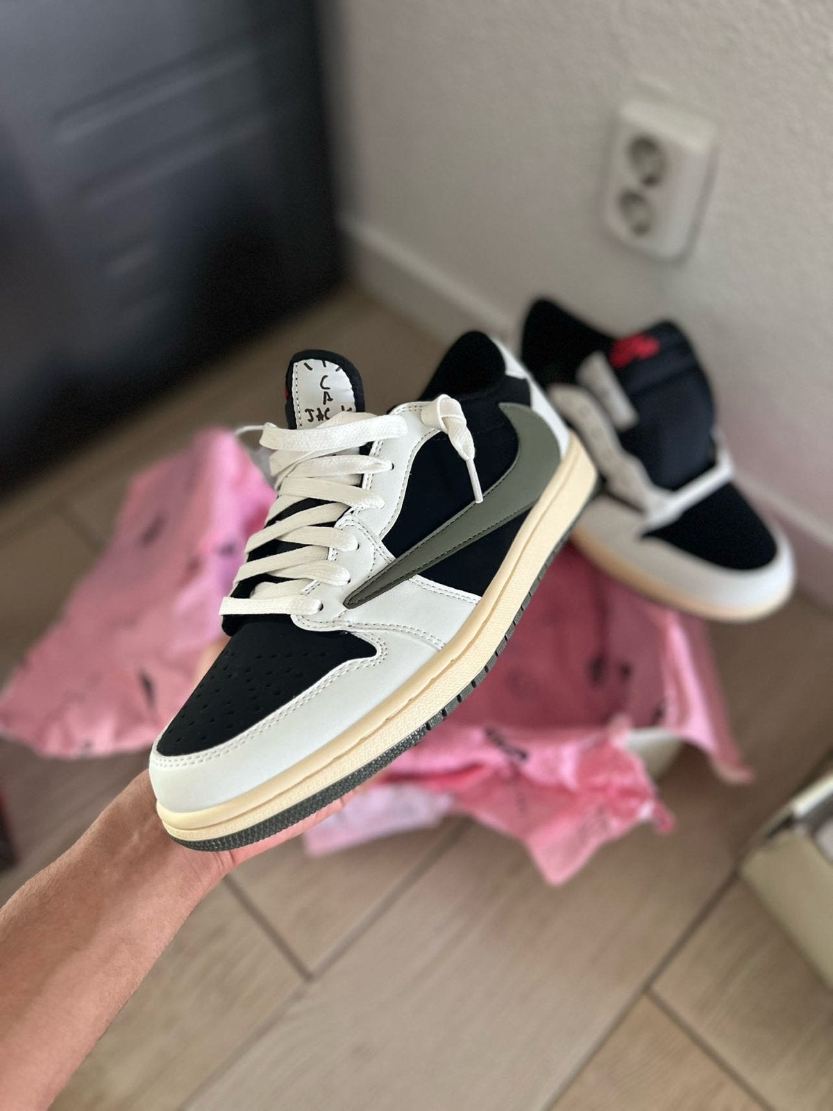 Travis Scott Reverse Mocha - Maat 41 - 43 Beschikbaar, Overige kleuren, Nieuw, Ophalen of Verzenden, Sneakers of Gympen