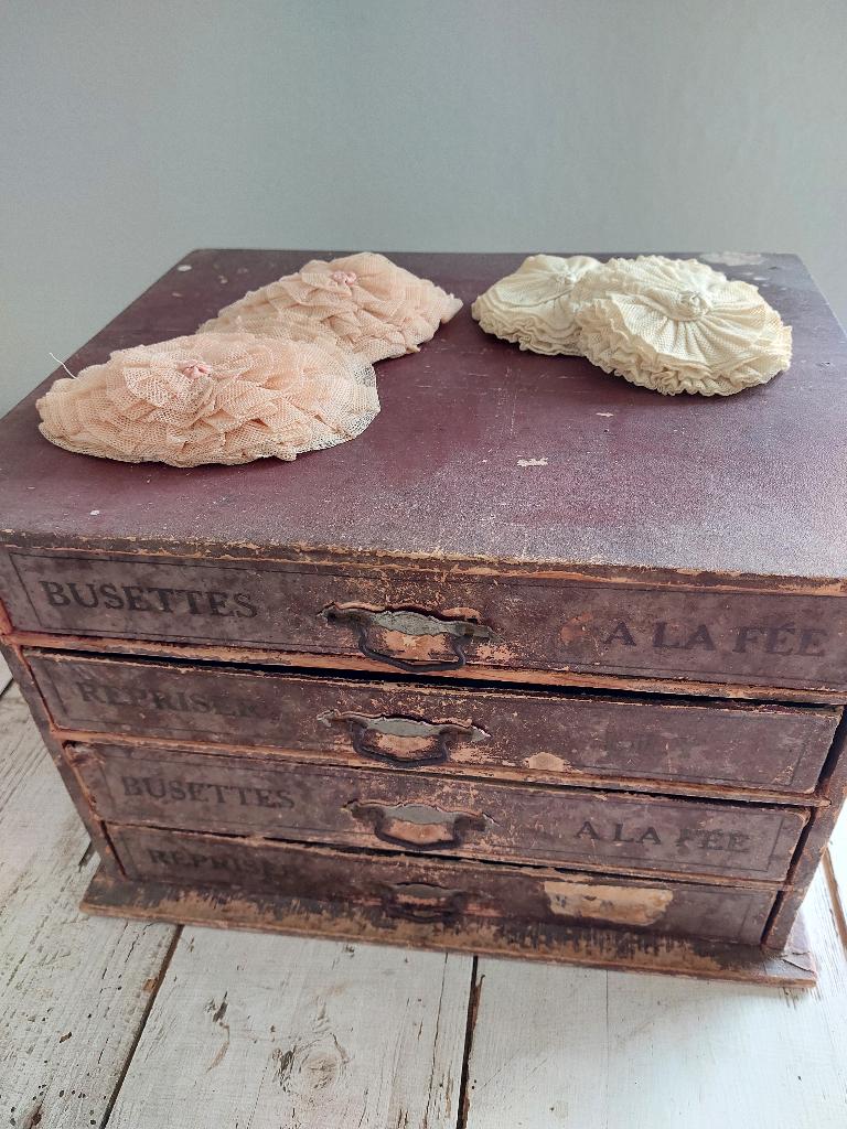 Shabby brocante kastje ladenkastje laadjes frans franse oud, Antiek en Kunst, Antiek | Woonaccessoires, Ophalen of Verzenden