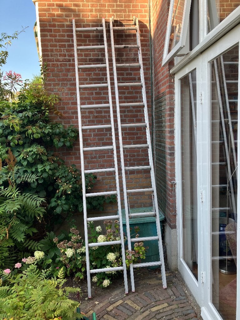 Twee-delige alu ladder 2 x 12 sporten 2 x 3,36 m = 5,5 meter, Doe-het-zelf en Verbouw, Ladders en Trappen, Ophalen, Zo goed als nieuw