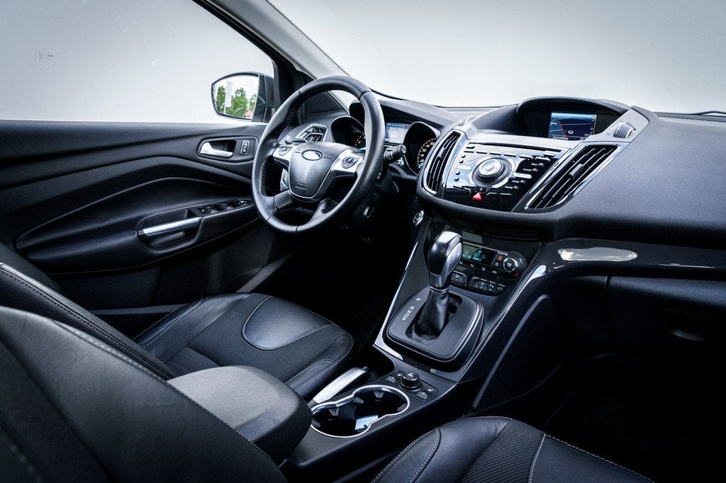Ford Kuga 1.6 Titanium 4WD Aut. | Panoramadak | Trekhaak | A, Euro 5, Gebruikt, Zwart, 4 cilinders