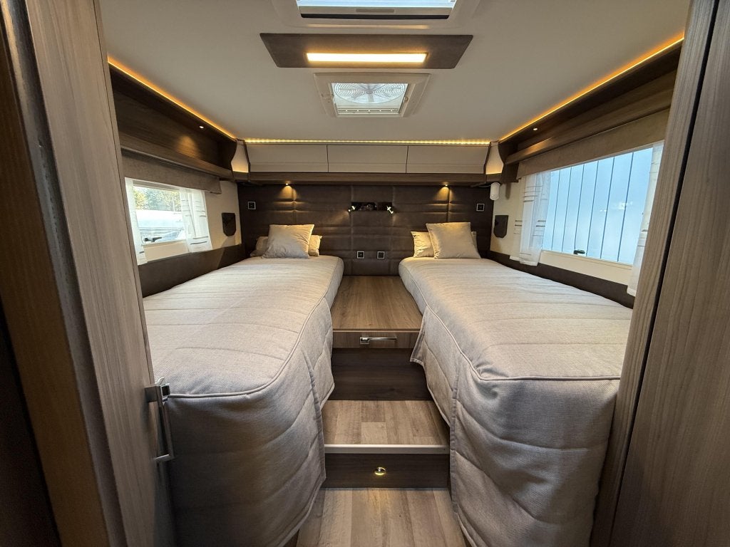 Kabe Travel Master Imperial i910 GB, Caravans en Kamperen, Campers, Luifel, Afzuigkap, 9 tot 10 meter, Bedrijf