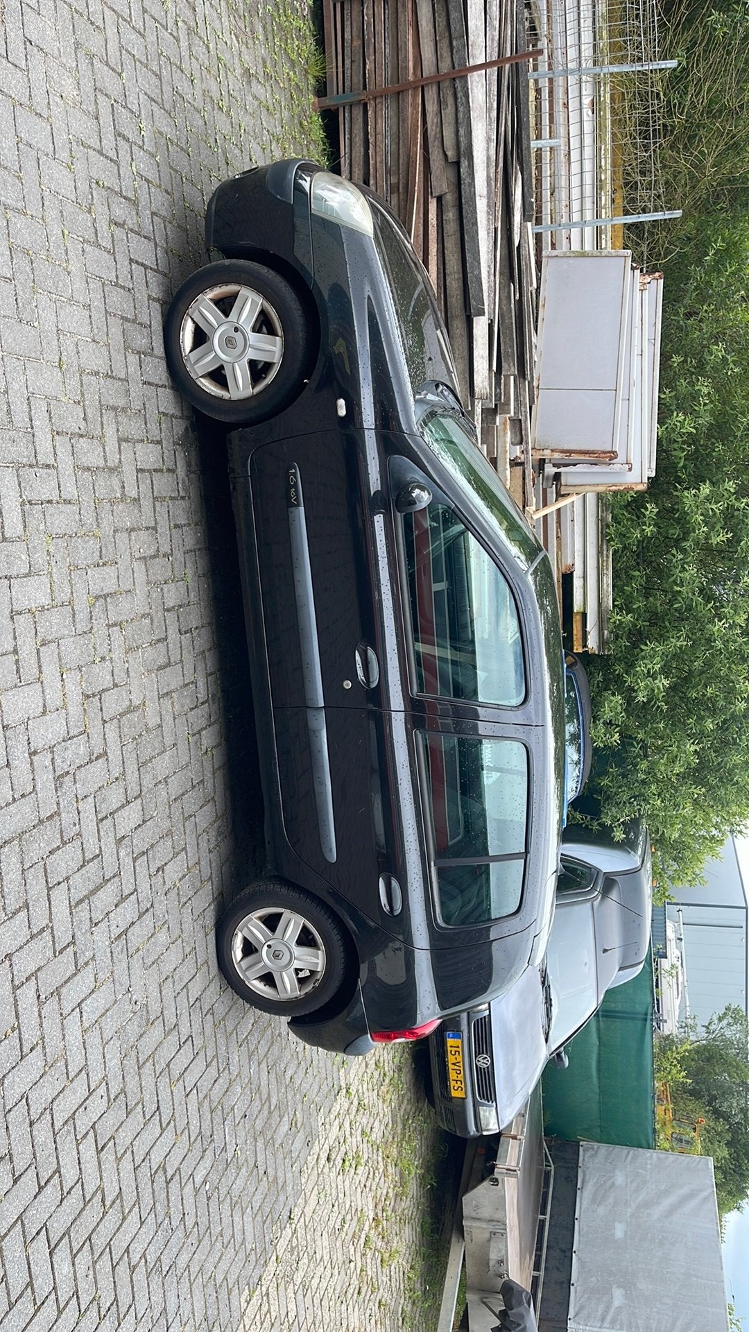 Renault Clio 1.6 16V Dynbas E4 2004 Zwart, Auto's, Voorwielaandrijving, 40 €/maand, 4 cilinders, 995 kg