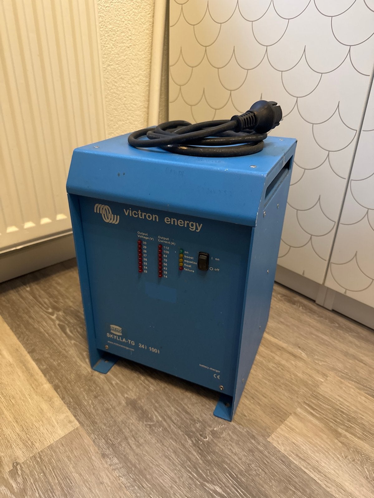 Victron Energy Skylla-TG 24/100 acculader, Watersport en Boten, Ophalen of Verzenden, Gebruikt, Motor en Techniek, Zeilboot of Motorboot