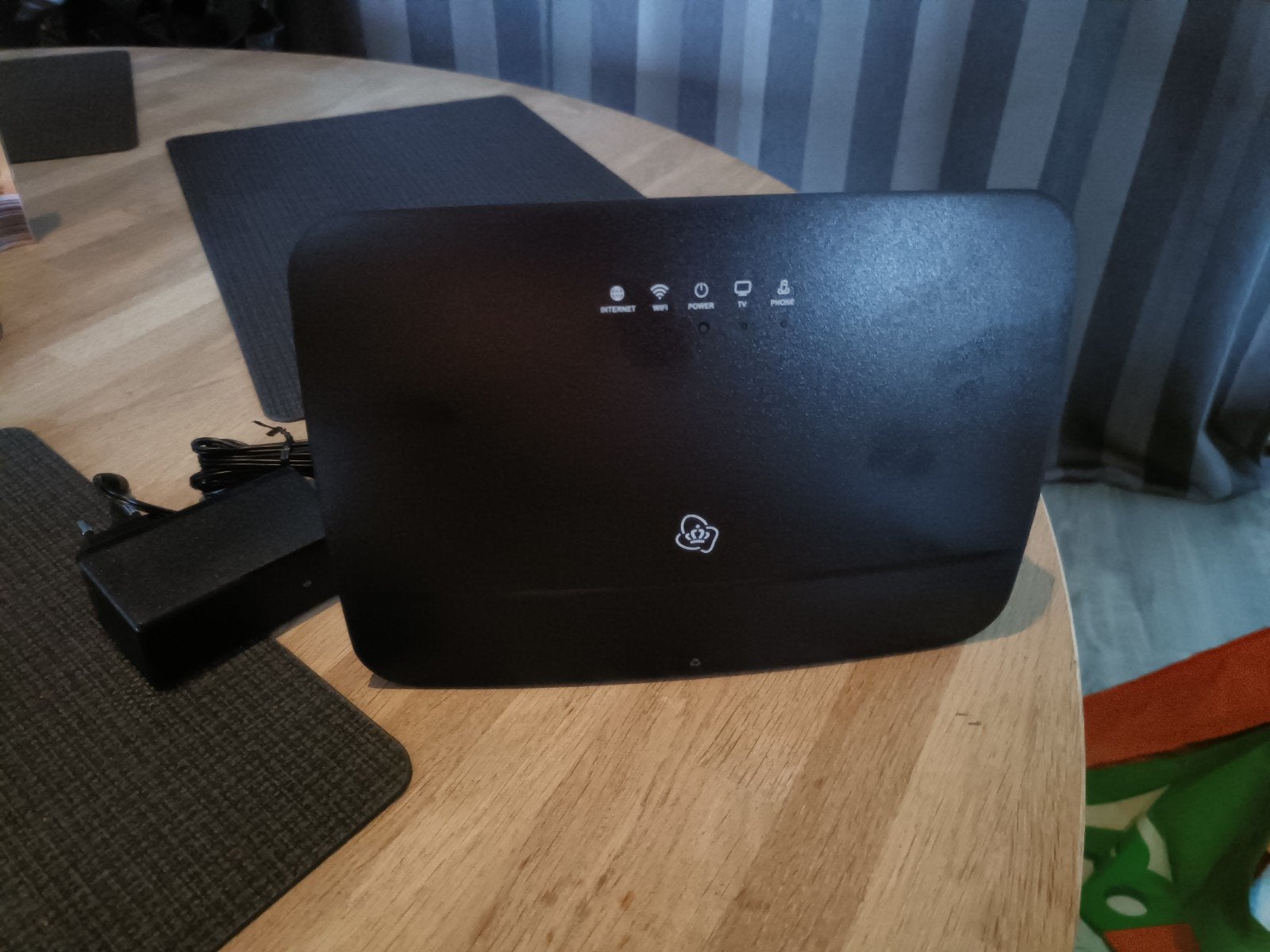 KPN Experia Box V12 Router met modem, Ophalen, Gebruikt, Router met modem, KPN