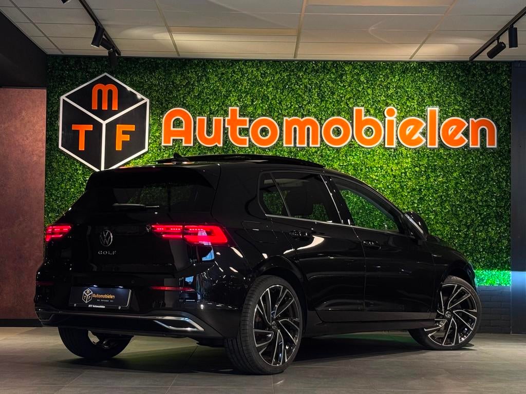Volkswagen Golf 1.5 eTSI 150 PK |PANO|MATRIX|MASSAGE|HUD|BOM, Stof, 4 cilinders, Zwart, Bedrijf