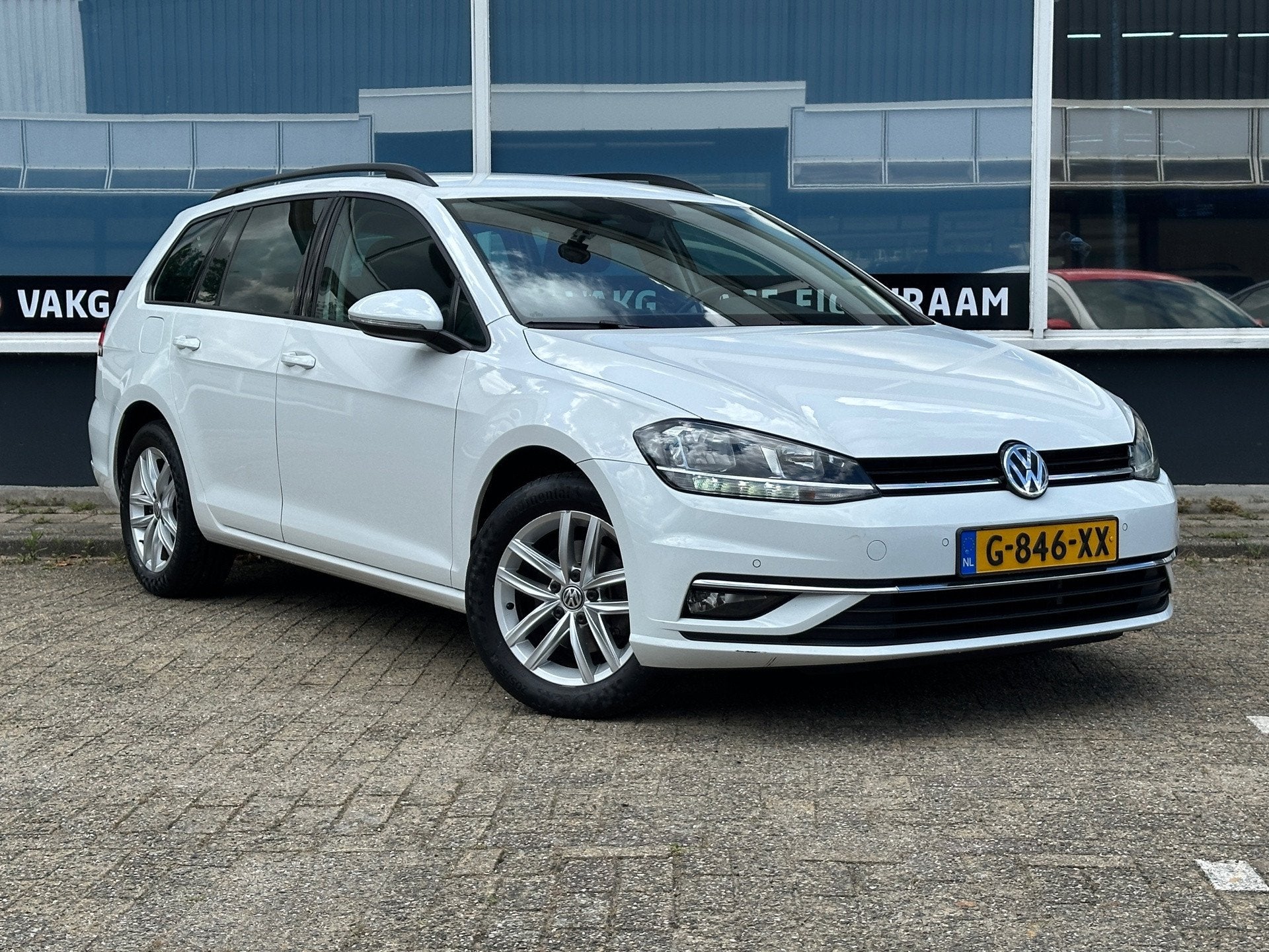 Volkswagen Golf Variant 1.0 TSI Highline/AUT/NAV/PDC/CARPLAY, Stof, 116 pk, Wit, 3 cilinders