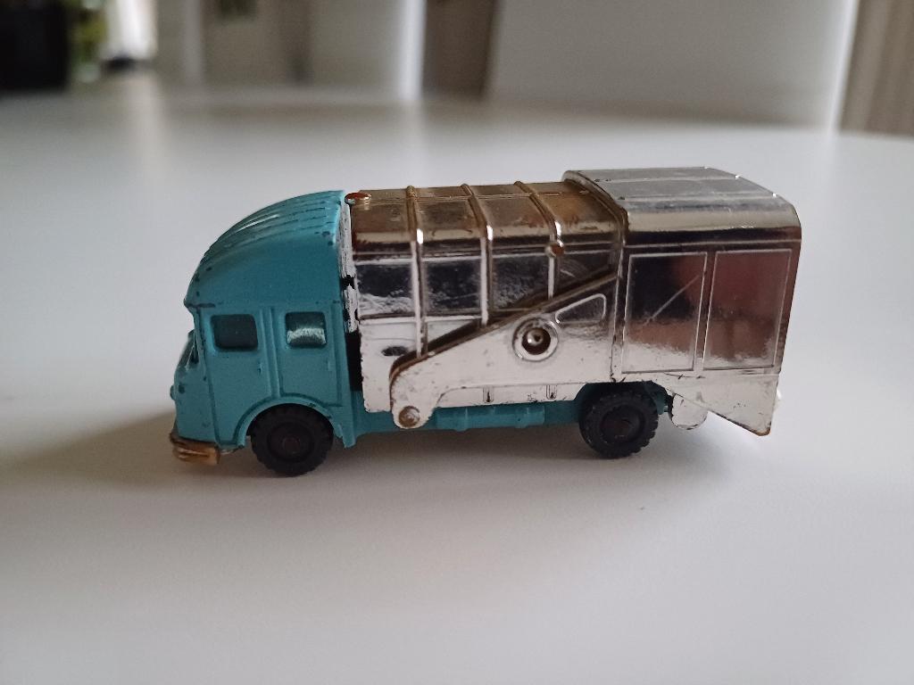 Husky vuilniswagen jaren 1966, Ophalen of Verzenden, Gebruikt, Bus of Vrachtwagen, Overige merken
