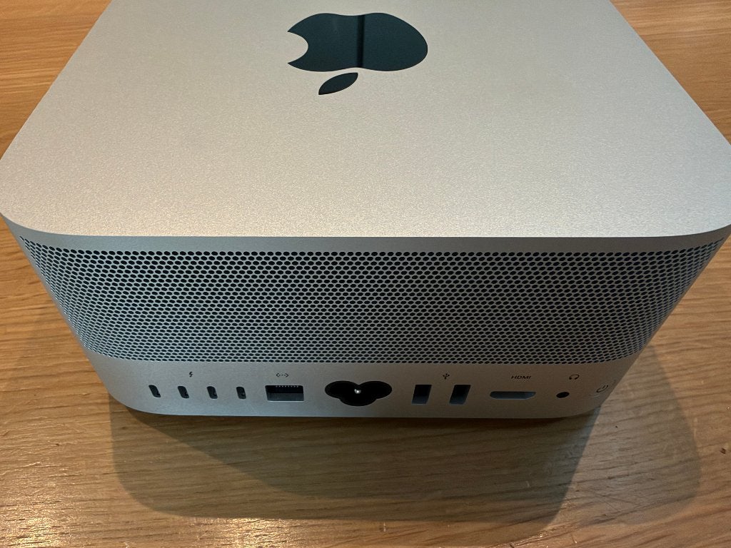 Foto 7 van Apple Mac Studio M1 Max 2TB SSD   24Core 32GB perfecte staat
