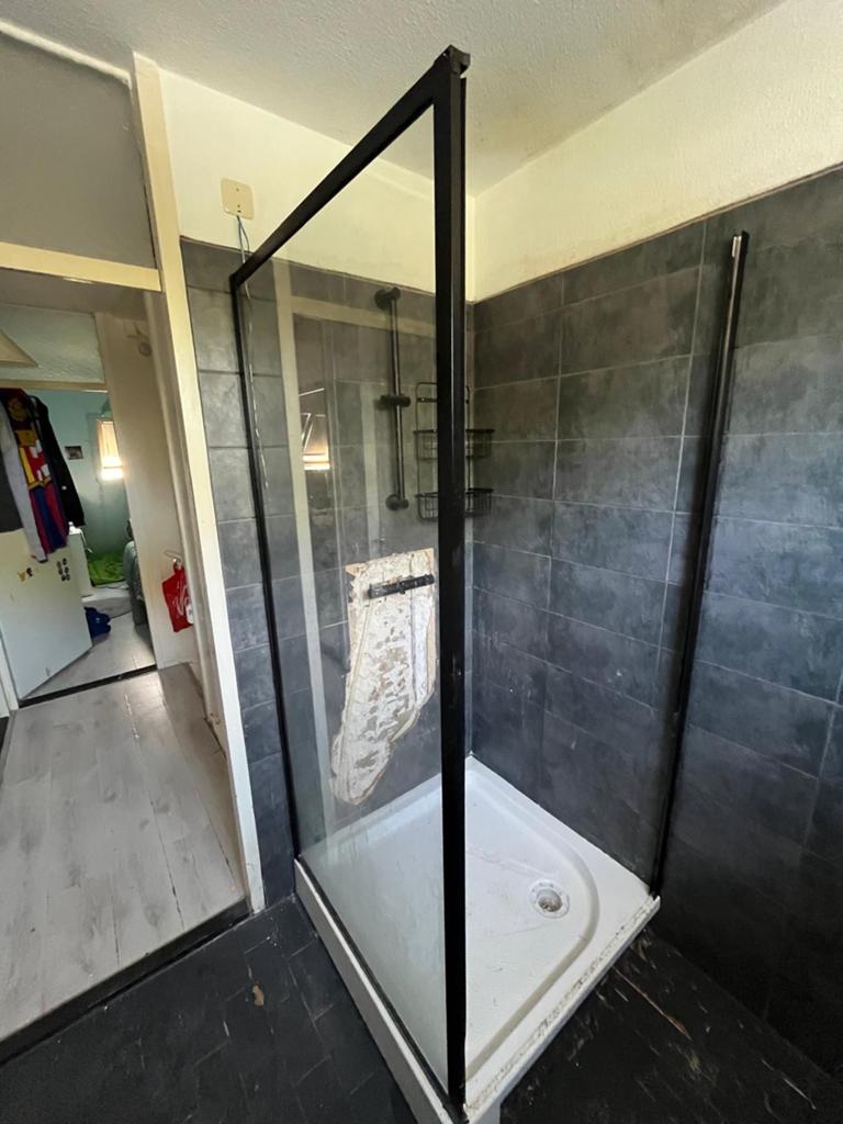 Douchecabine met zwarte omlijsting en douchebak, Ophalen of Verzenden, Gebruikt, Glas, Douche