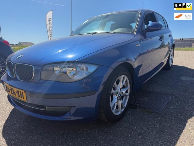 BMW 1-serie 118i Business Line Airco Cruise-control 6BAK 2ei, 1-Serie, Achterwielaandrijving, Blauw, Origineel Nederlands