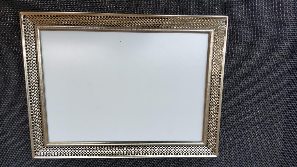 Antiek zilver kleur fotolijstje open gewerkte rand mat glas., Ophalen of Verzenden