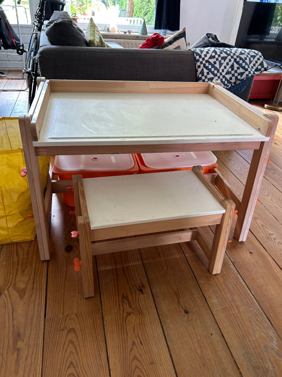 Kinderbureau Ikea, Ophalen, Gebruikt