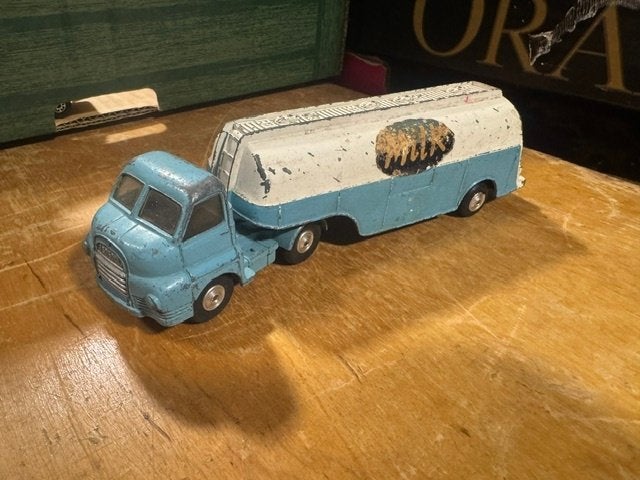 1:43 Bedford Milk Truck Corgi Toys, Hobby en Vrije tijd, Ophalen of Verzenden, Gebruikt, Bus of Vrachtwagen, Corgi