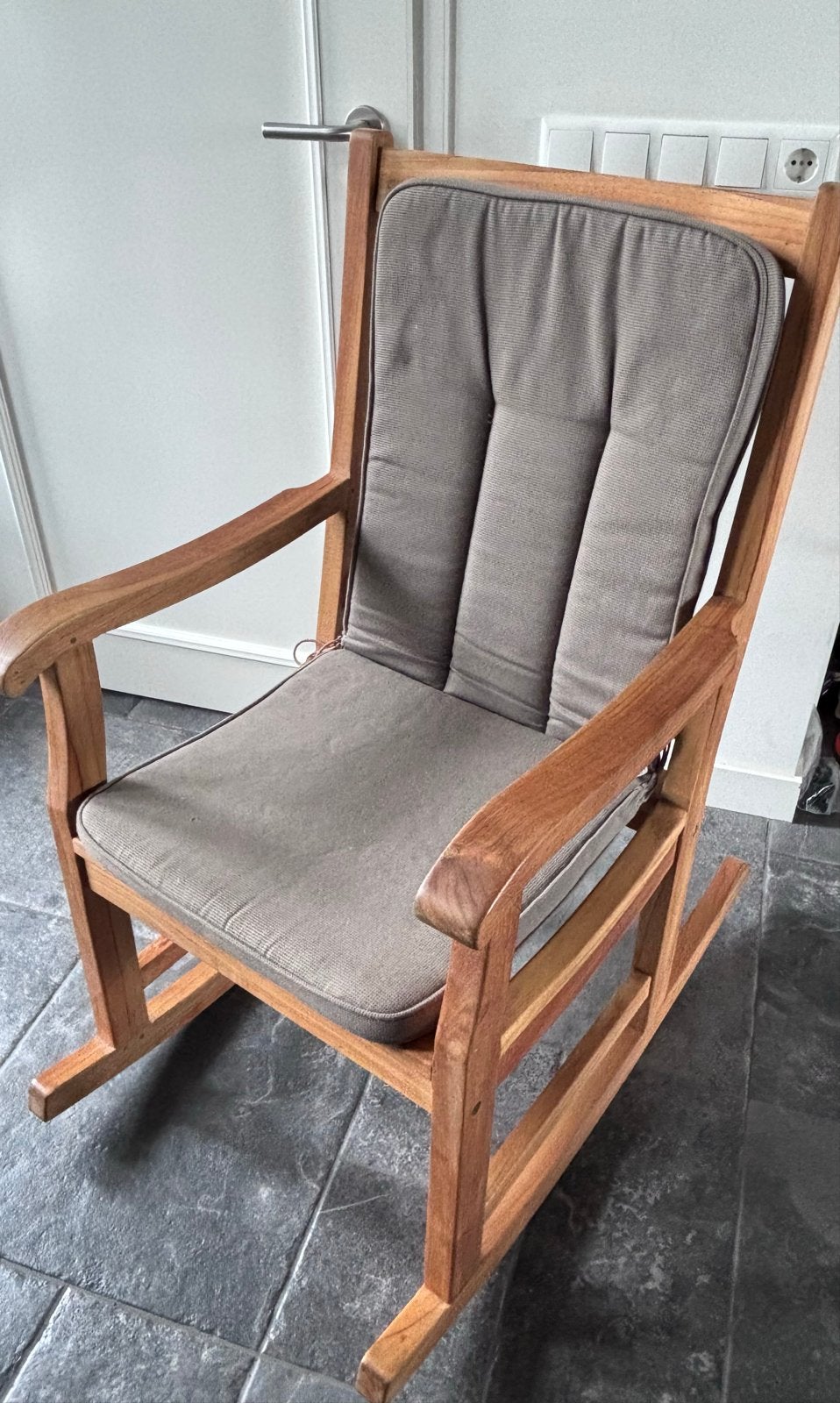 Houten schommelstoel met Madison kussen, Ophalen, Bruin, Zo goed als nieuw, Eén