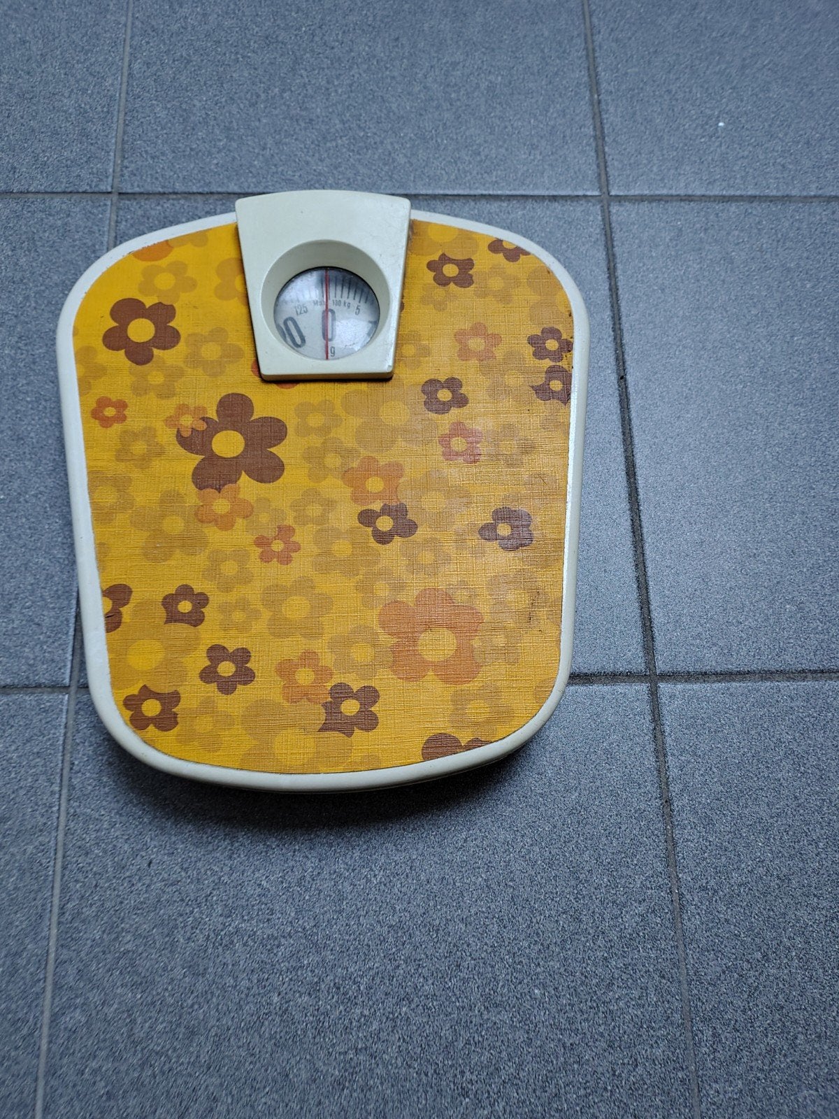 Retro personen weegschaal, vintage, bloemenmotief, Gebruikt, 100 kg of meer, Ophalen of Verzenden, Personenweegschaal