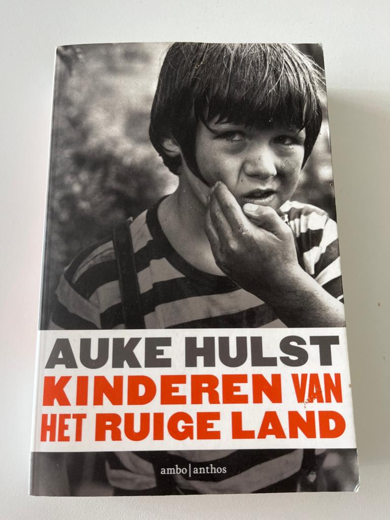 Auke Hulst - Kinderen van het ruige land, Boeken, Auke Hulst, Ophalen of Verzenden, Zo goed als nieuw, Nederland