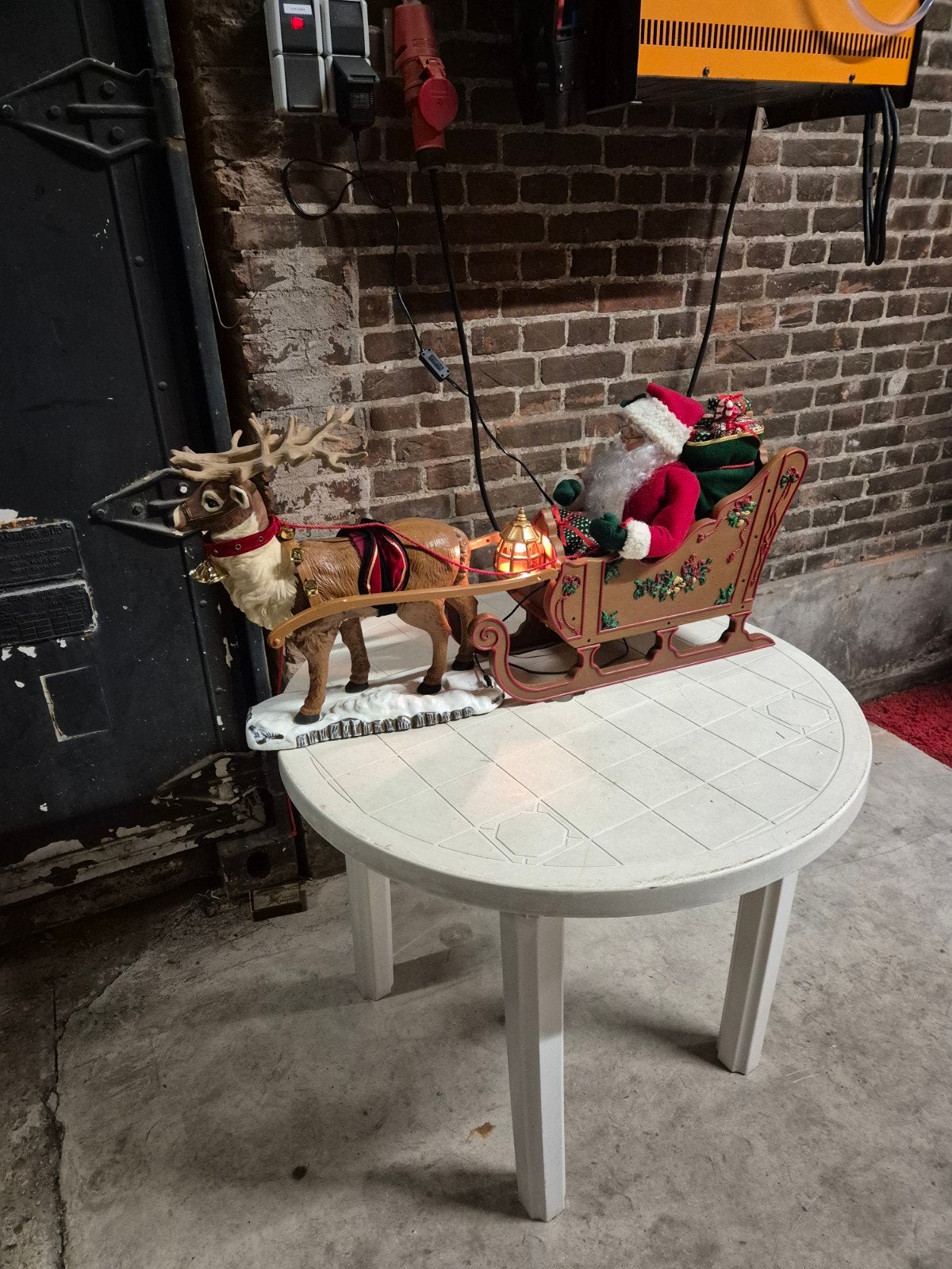 slee en bewegende kop hert en kerstman, Diversen, Ophalen, Nieuw