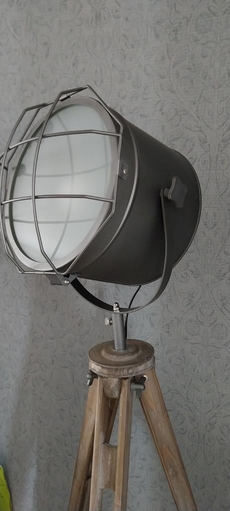 staande nieuwe lamp., Huis en Inrichting, Ophalen, Zo goed als nieuw, 150 tot 200 cm
