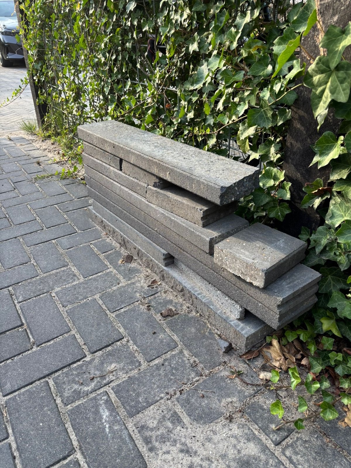 Gratis trottoirbanden af te halen (alles meenemen), Tuin en Terras, Tegels en Klinkers, Ophalen, Gebruikt, Beton, Overige typen