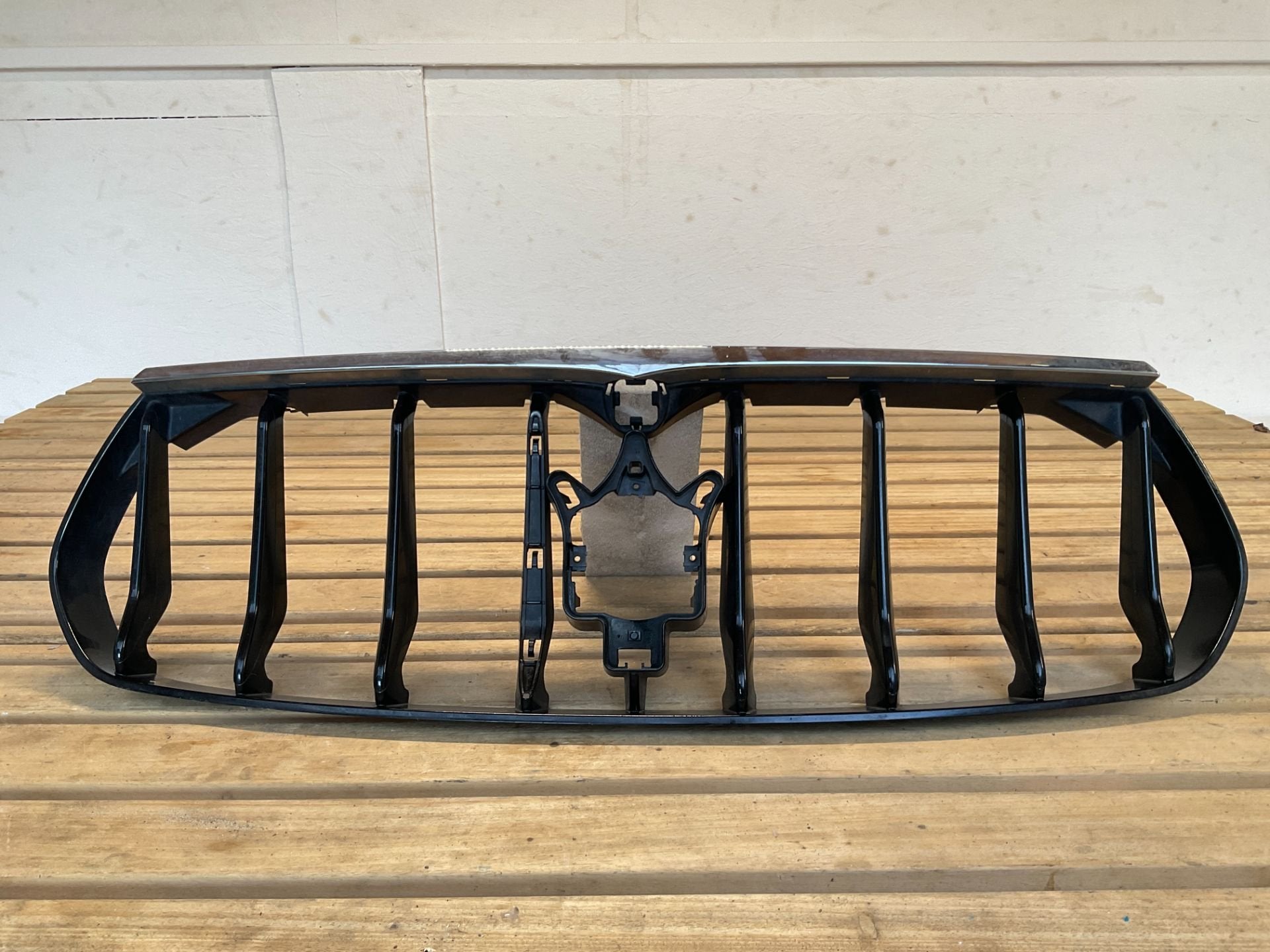 Bumper Grill Maserati Levante M161 670047042 Gril B5-528, Viale Ciro Menotti 322
41121  Modena, IT, Maserati, Gebruikt, Ophalen of Verzenden