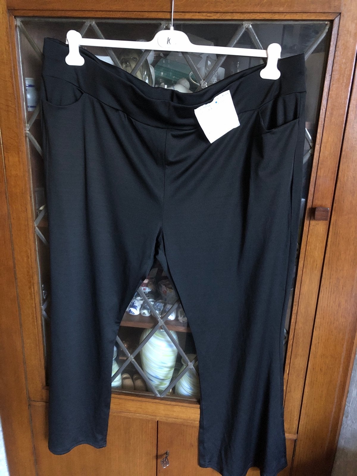 Maat 60/62 Zwarte lange broek met wijde pijpen, Kleding | Dames, Grote Maten, Ophalen of Verzenden, Nieuw, Zwart, Broek of Spijkerbroek