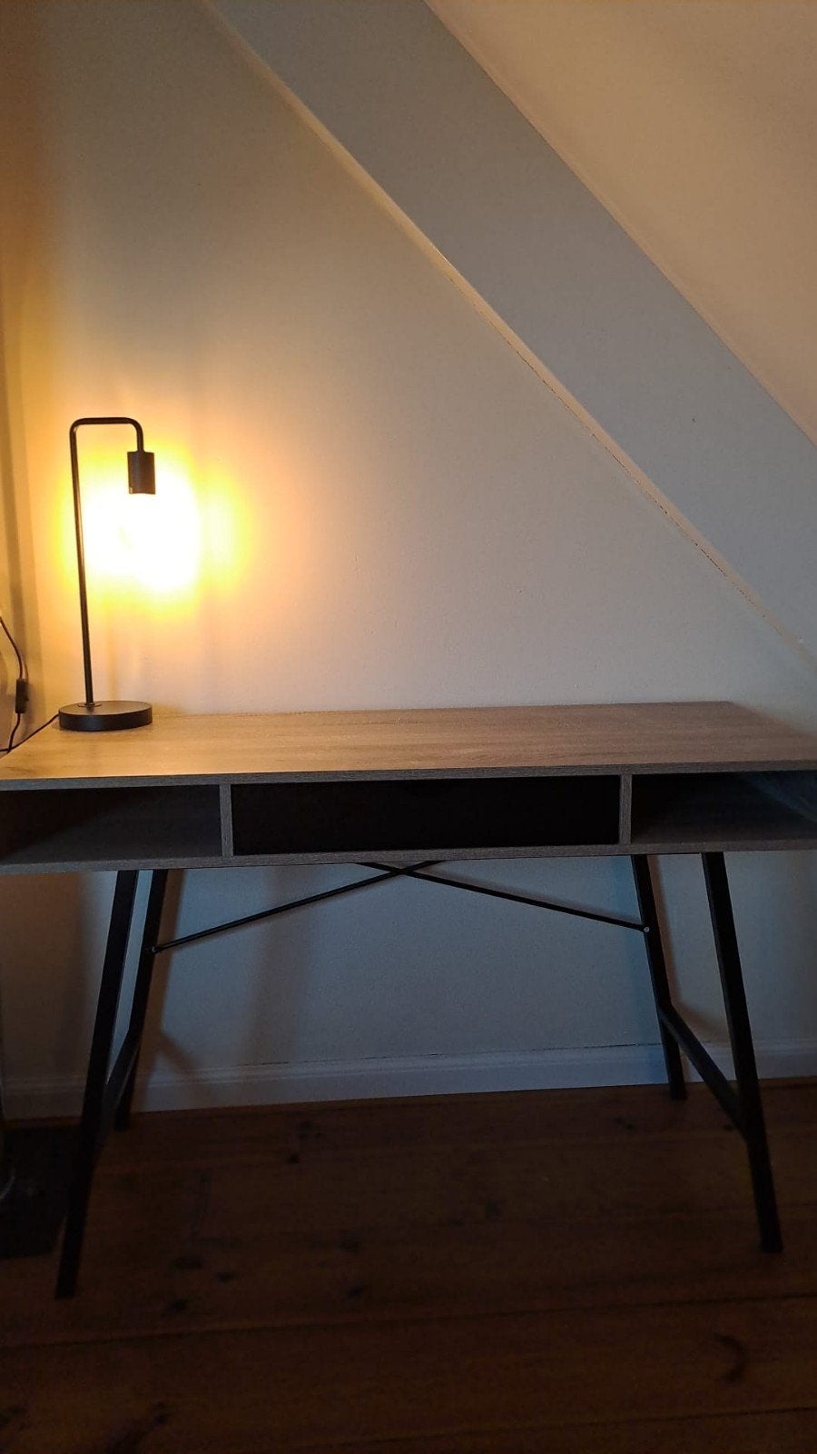 JYSK Bureau ABBETVED (48x120) Licht Eiken/Zwart – Zo goed al, Huis en Inrichting, Bureaus, Ophalen of Verzenden, Zo goed als nieuw