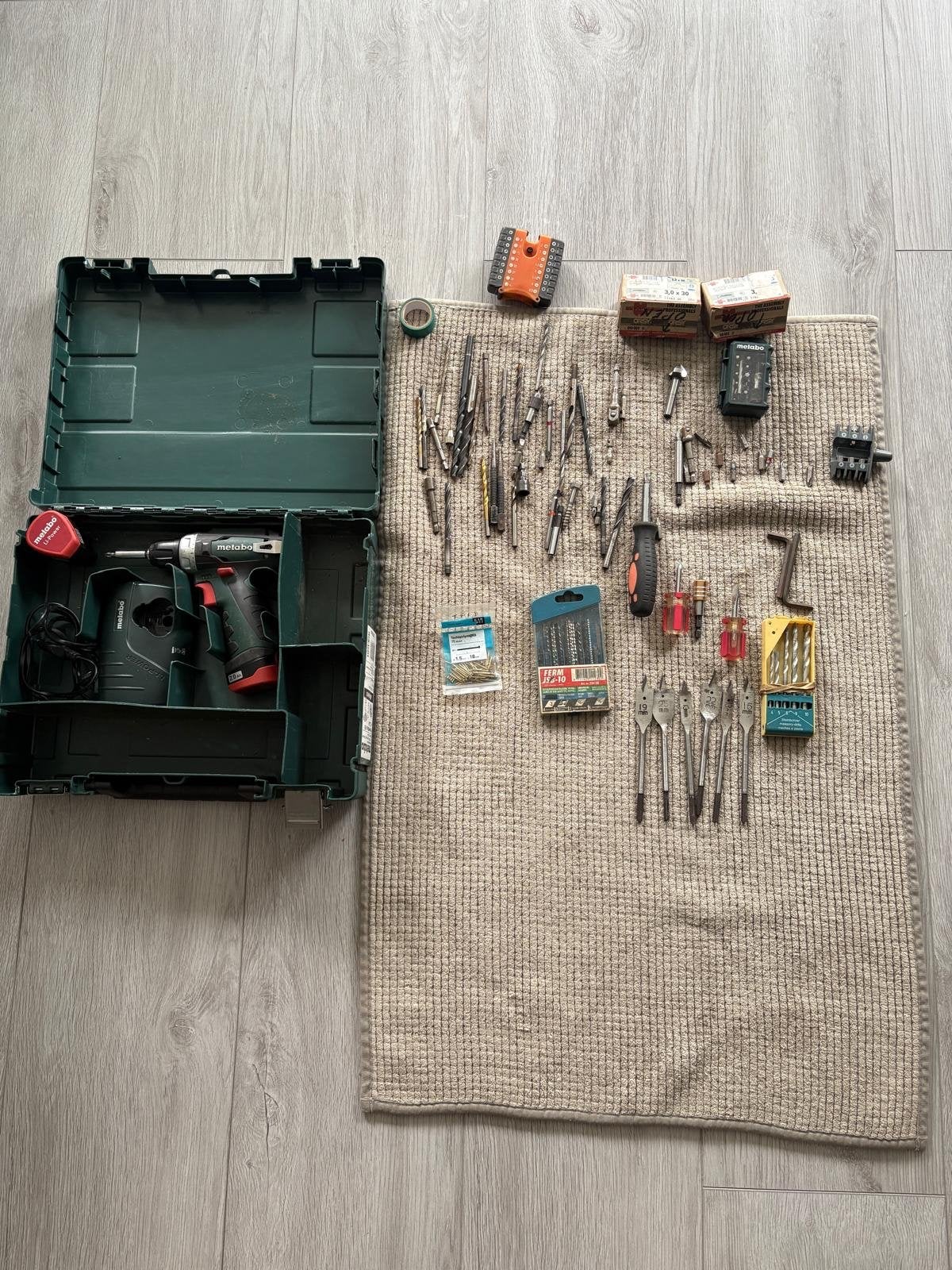 Metabo boormachine met uitgebreide borenset, Ophalen, Gebruikt, Variabele snelheid, Boor- en Schroefmachine
