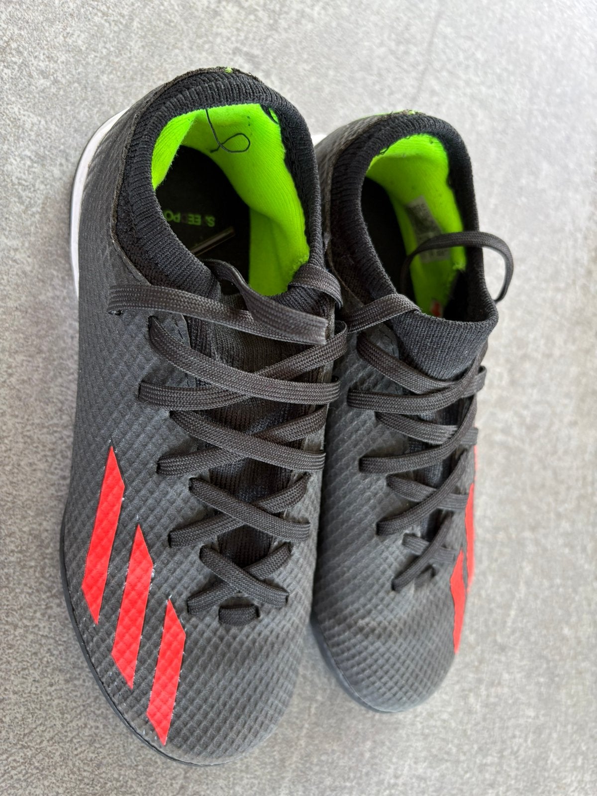 Adidas gym/zaalvoetbal schoenen, Maat XS of kleiner, Ophalen of Verzenden, Zo goed als nieuw, Schoenen