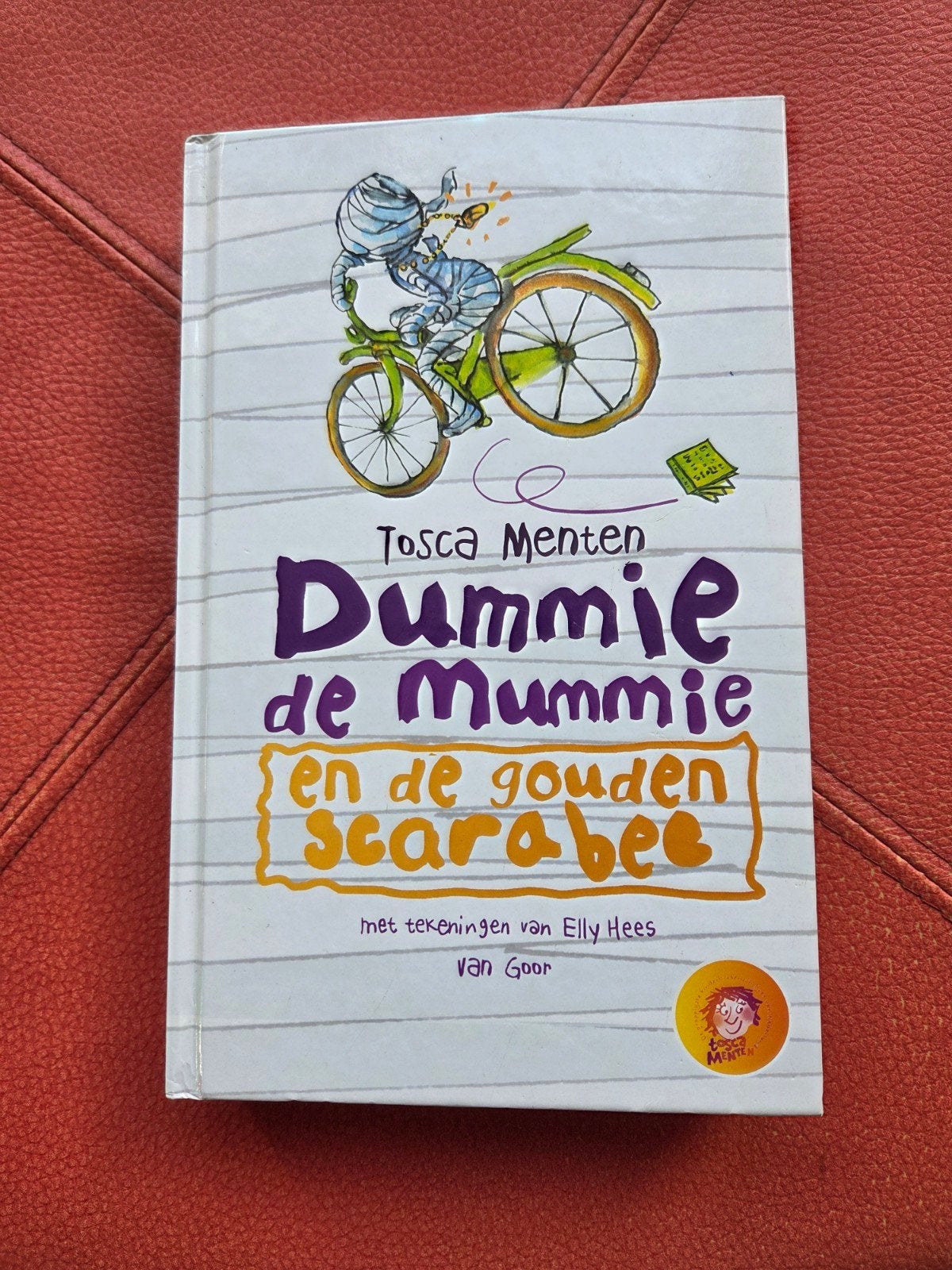 Dummie de Mummie en de gouden Scarabee - Tosca Menten, Ophalen of Verzenden, Zo goed als nieuw, Tosca Menten, Fictie algemeen
