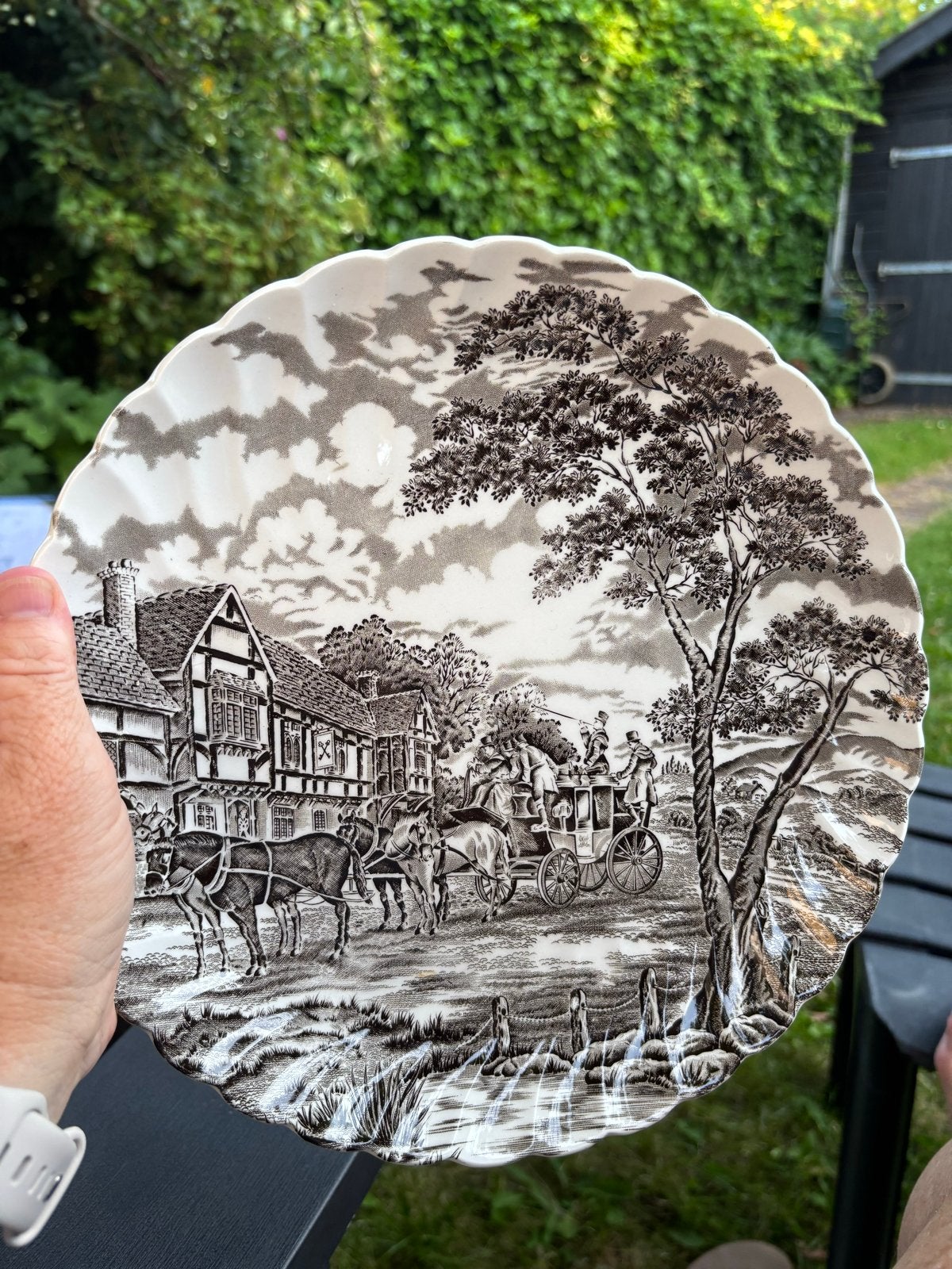 Bord Myott Royal Mail handgravure Staffordshire ware 26 cm, Ophalen of Verzenden