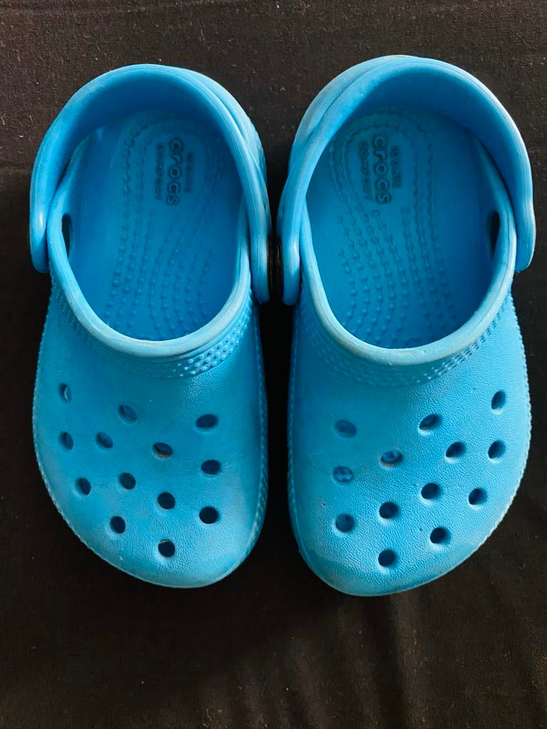 Blauwe Crocs klompen - Comfortabel en lichtgewicht, Kinderen en Baby's, Ophalen of Verzenden, Zo goed als nieuw, Jongetje of Meisje