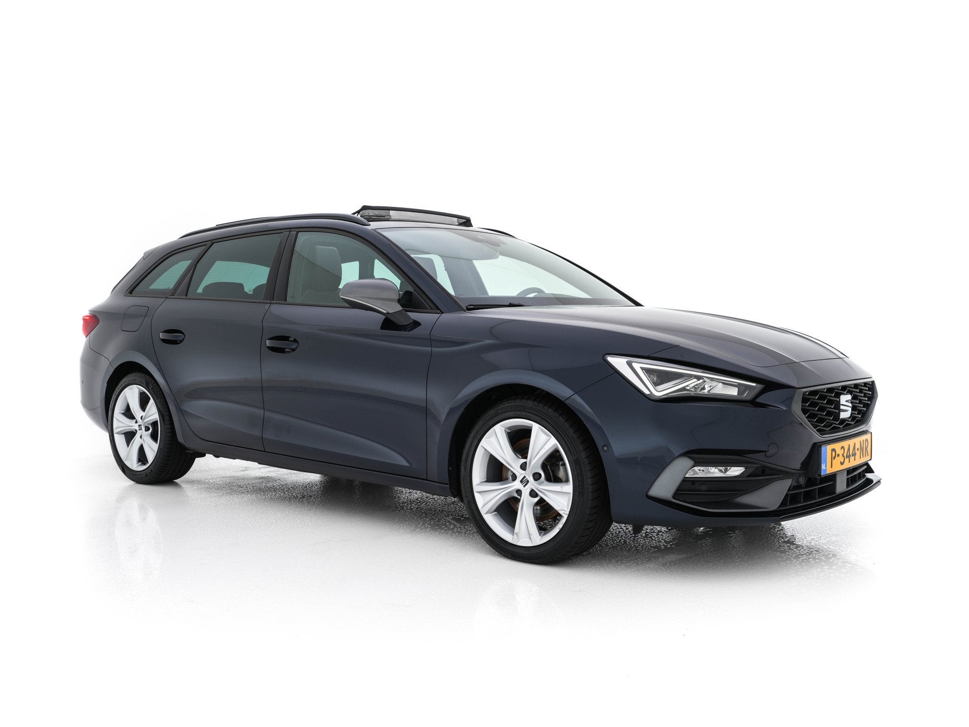 SEAT Leon Sportstourer 2.0 TDI FR Business Intense (INCL-BTW, Auto's, Seat, 4 cilinders, 150 pk, Diesel, 1600 kg