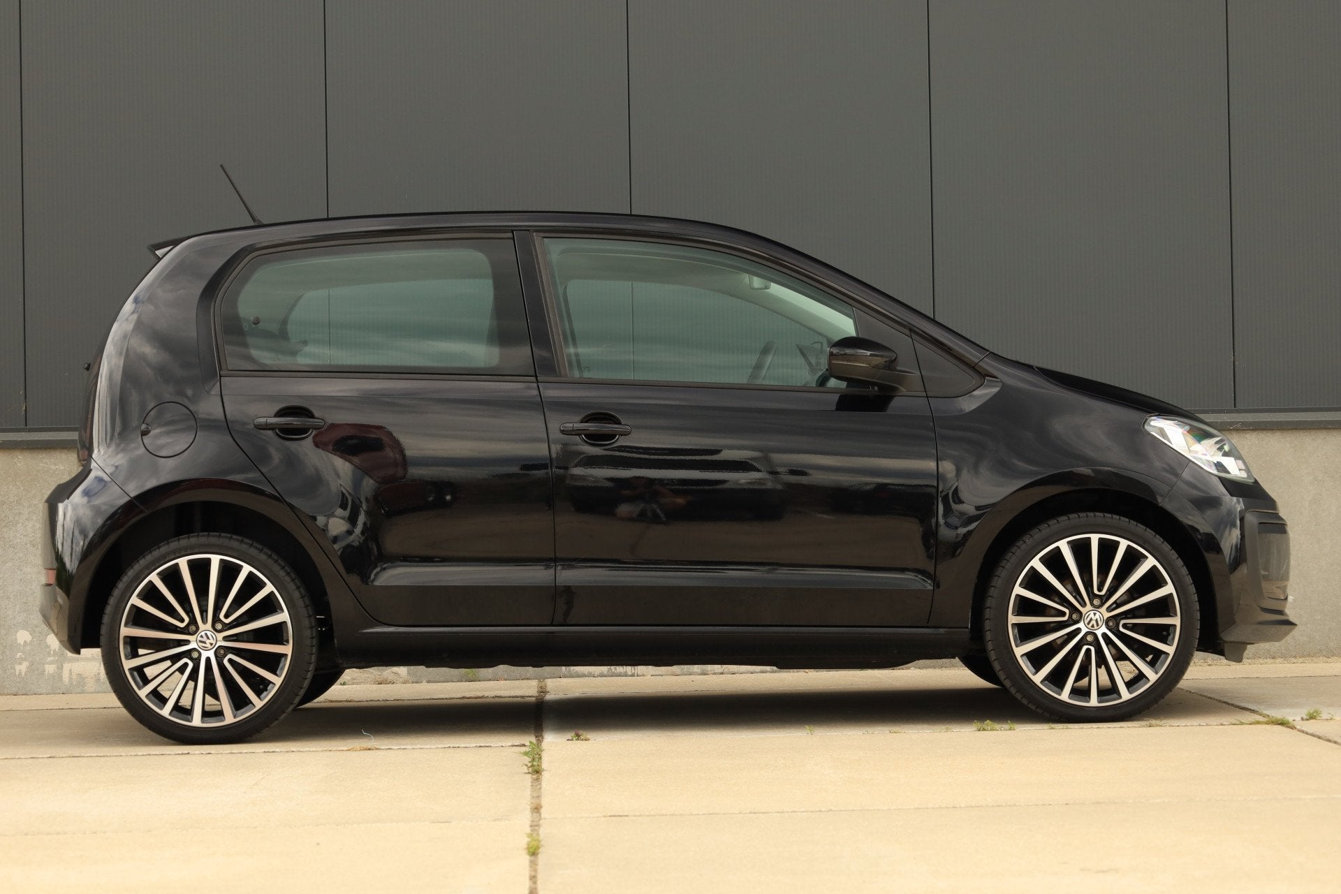 Leuke Volkswagen Up! Airco Bluetooth 17" velgen Mooi!, Voorwielaandrijving, Stof, Gebruikt, Zwart