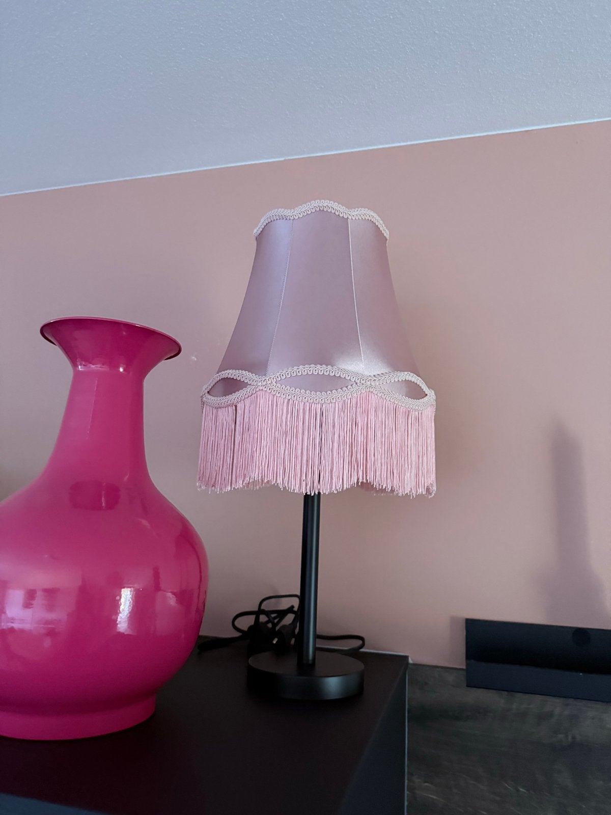 Klassieke tafellamp zwart met granny kap roze 30 cm, Huis en Inrichting, Ophalen, Nieuw, Roze, Qazqa